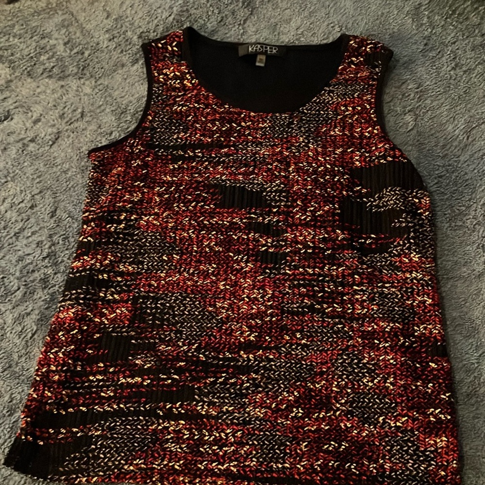 Kasper Red and Black Sleeveless Top with Variegated Pattern
